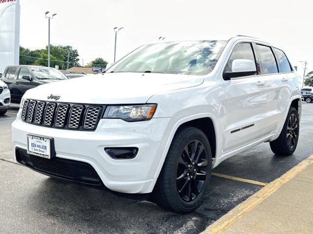 Used 2019 Jeep Grand Cherokee Altitude AWD/4WD image 4
