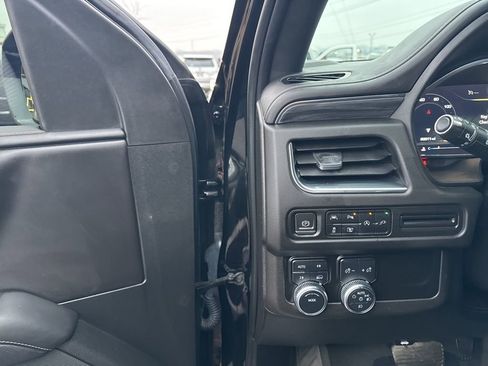 Used 2022 GMC Yukon XL SLT w/ SLT Premium Package image 12