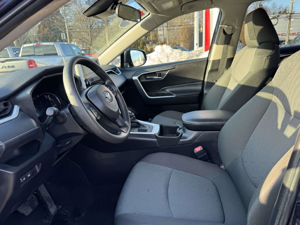 Used 2024 Toyota RAV4 XLE AWD/4WD image 16