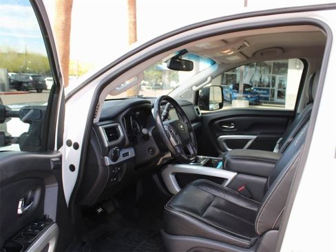 Used 2018 Nissan Titan PRO-4X w/ Pro-4x Convenience Package image 10