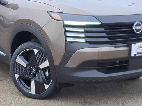 Used 2026 Nissan Kicks SR w/ SR Premium Package image 3