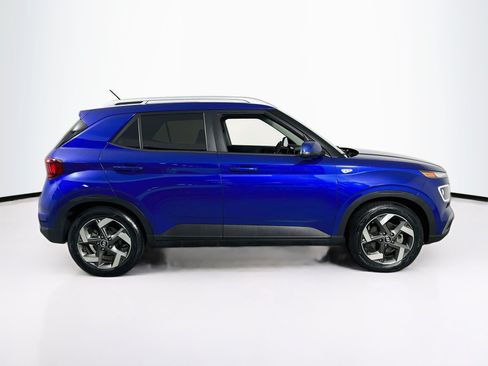 Used 2023 Hyundai Venue Limited FWD image 4