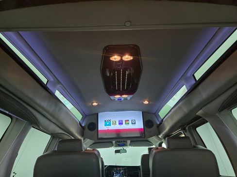 Used 2023 GMC Savana 2500 image 9