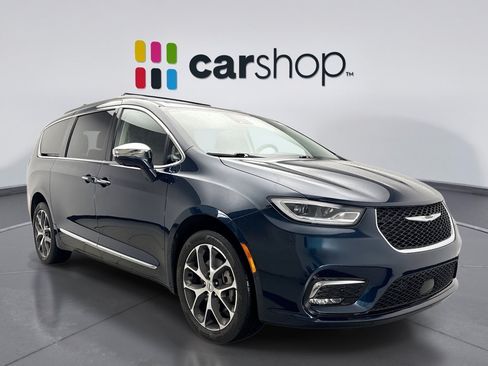 Used 2022 Chrysler Pacifica Limited AWD/4WD image 7