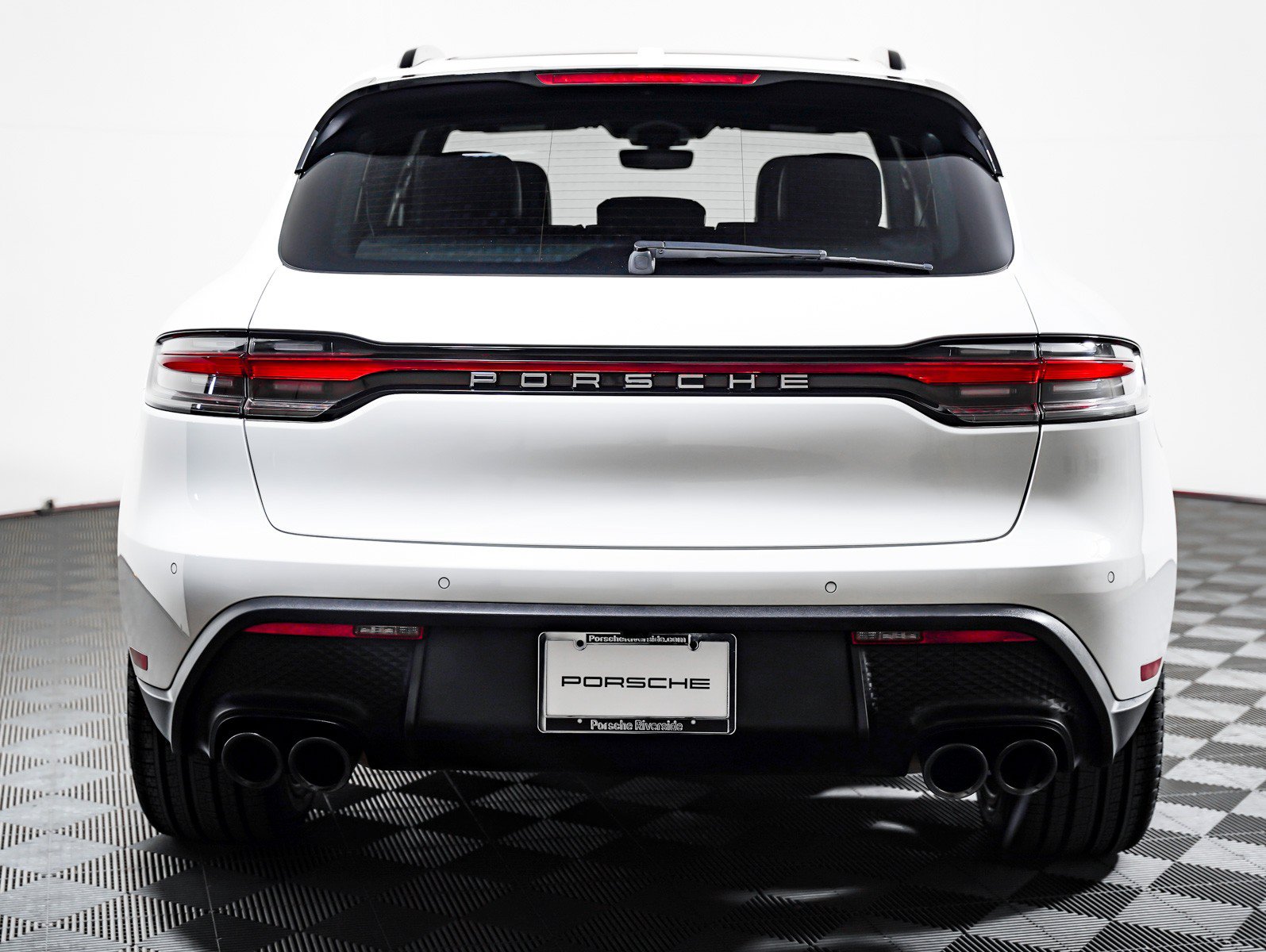 Certified 2023 Porsche Macan AWD/4WD image 11