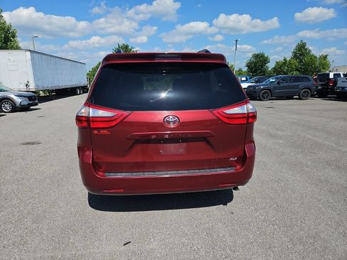Used 2015 Toyota Sienna XLE FWD image 6