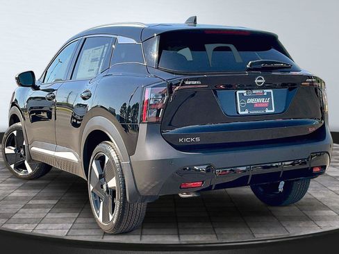 New 2026 Nissan Kicks SR w/ Cold Weather Package FWD image 3