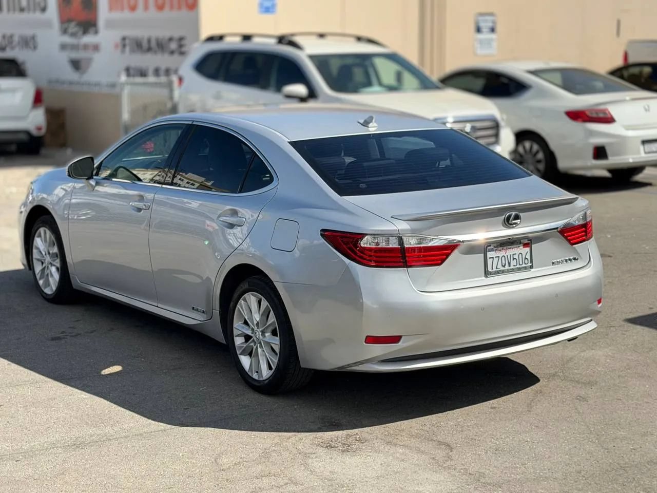 Used 2014 Lexus ES 300h w/ Premium Package w/Bamboo Trim FWD image 10