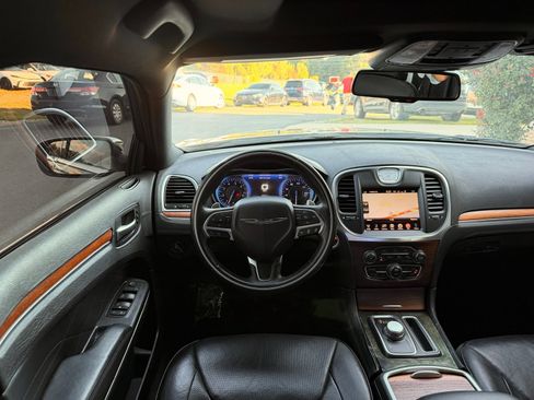 Used 2015 Chrysler 300 C Platinum w/ Harman/Kardon Audio Group RWD image 26