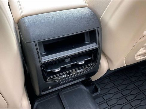 Certified 2024 Jeep Grand Cherokee Limited w/ Luxury Tech Group II AWD/4WD image 18