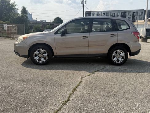 Used 2014 Subaru Forester 2.5i w/ Popular Package #1 AWD/4WD image 2