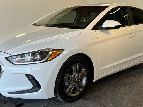 Used 2017 Hyundai Elantra SE FWD image 2