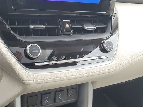 Certified 2023 Toyota Corolla Cross XLE w/ Convenience Package image 28