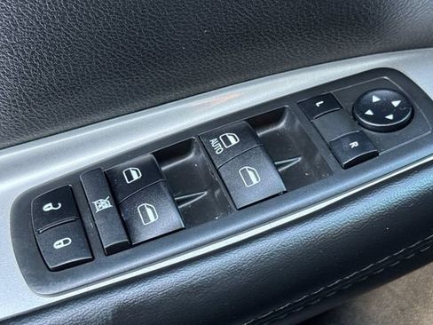 Used 2019 Dodge Journey SE w/ Blacktop Package FWD image 12