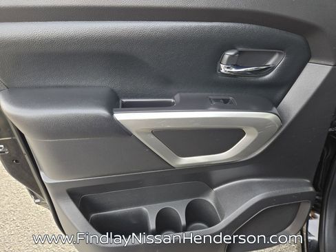 Used 2022 Nissan Titan SV image 17