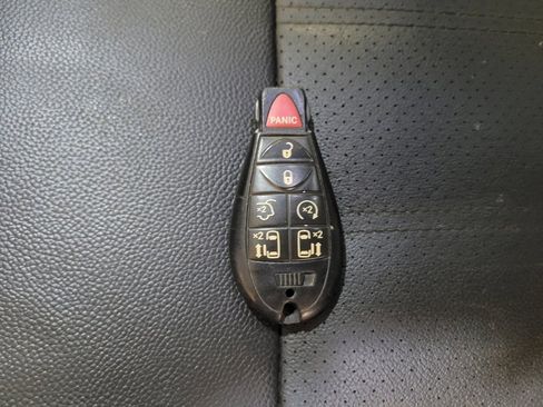 Used 2017 Dodge Grand Caravan GT FWD image 32