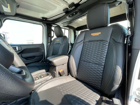 New 2025 Jeep Gladiator Sport image 21