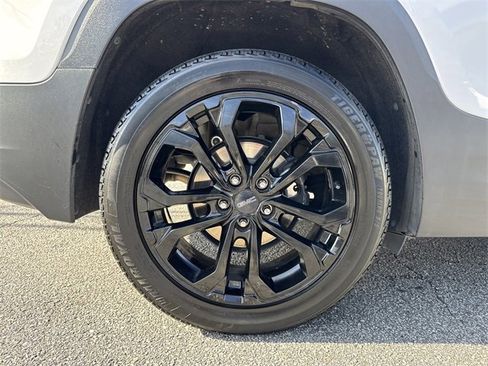 Used 2021 GMC Terrain SLE w/ Elevation Edition image 17