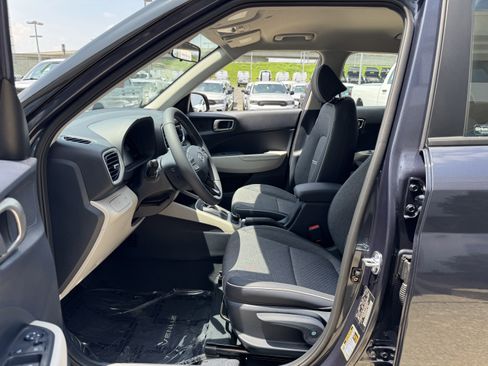 New 2025 Hyundai Venue Limited image 29
