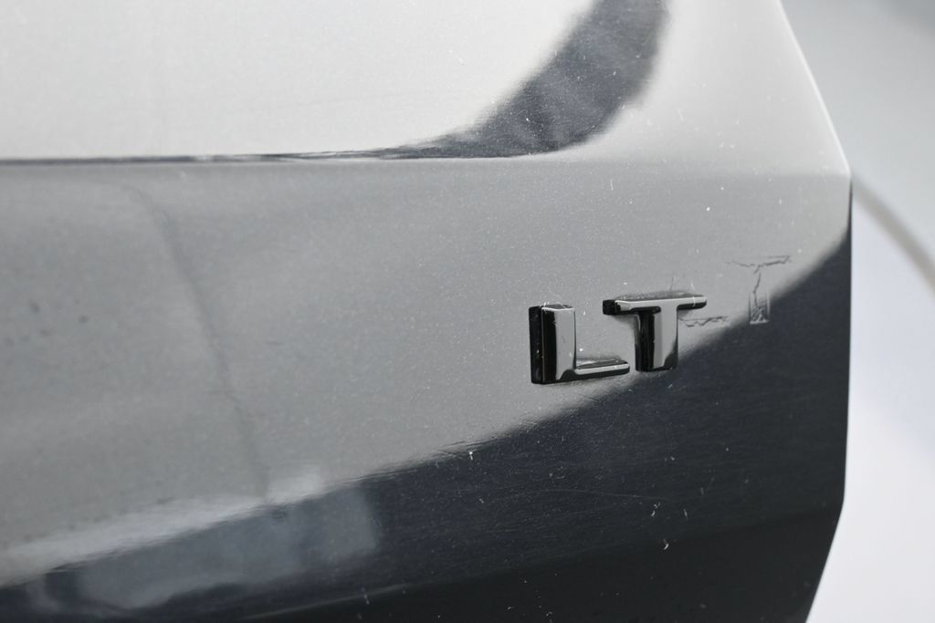Used 2024 Chevrolet Traverse LT w/ Midnight/Sport Edition FWD image 39