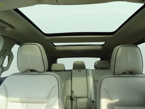 Used 2010 Lincoln MKX AWD image 28