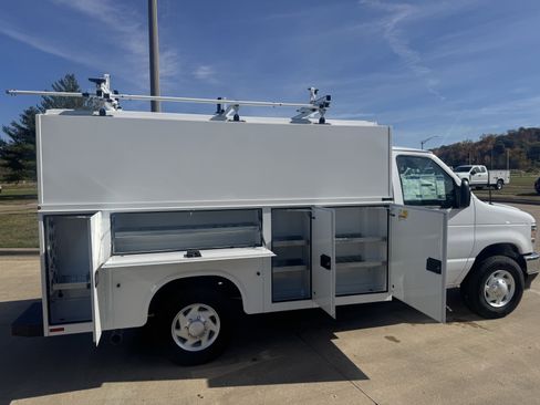 New 2026 Ford E-350 and Econoline 350 Super Duty w/ Power Equipment Group image 9