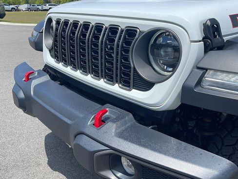 Certified 2025 Jeep Wrangler Unlimited Rubicon AWD/4WD image 17
