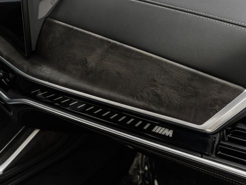 Used 2025 BMW X7 M60i image 27