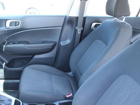 Used 2021 Hyundai Venue SE FWD image 25