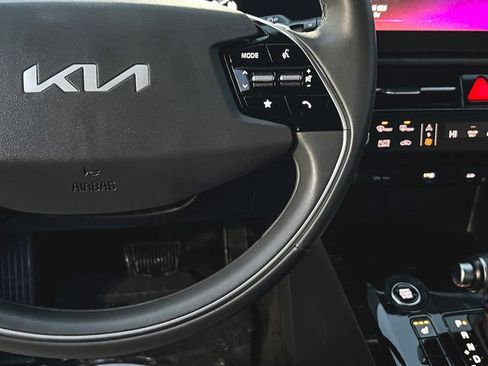 Used 2024 Kia Niro EX image 23