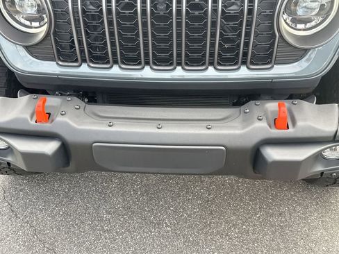 Used 2024 Jeep Gladiator Mojave w/ Technology Group image 28