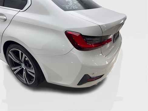 Used 2019 BMW 330i Sedan w/ Driving Assistance Package image 17