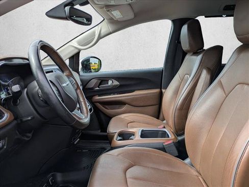 Used 2017 Chrysler Pacifica Limited FWD image 14