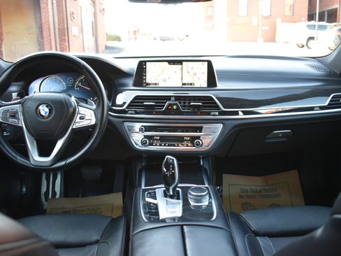 Used 2016 BMW 750i xDrive 4dr Sdn 750i xDrive AWD image 21