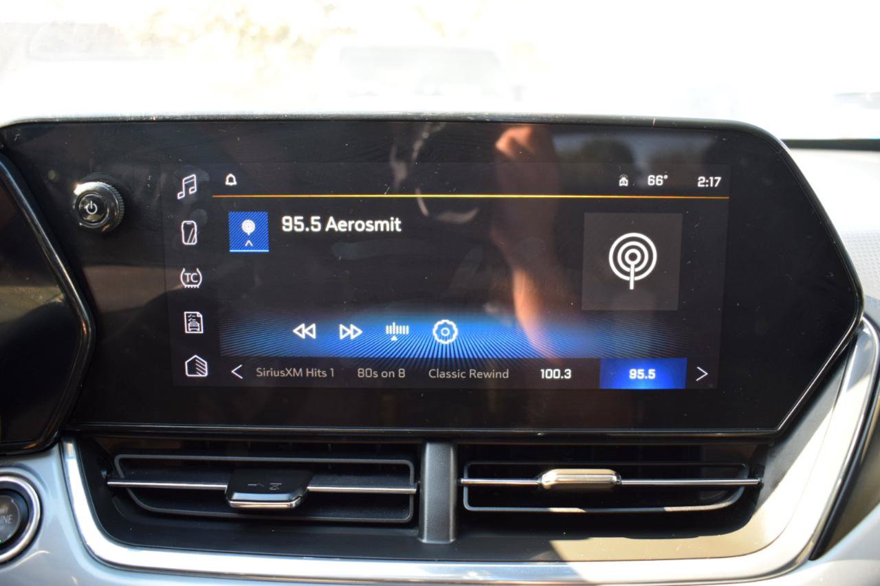 Used 2026 Chevrolet Trax LT FWD image 25