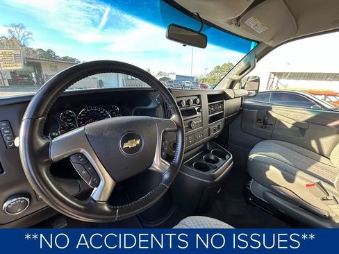 Used 2017 Chevrolet Express 3500 LT w/ LT Preferred Equipment Group image 3