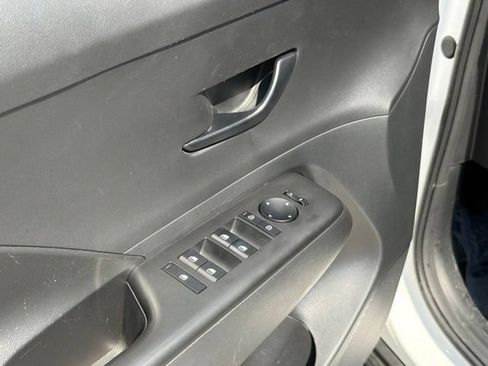 Certified 2025 Hyundai Kona SEL AWD/4WD image 17