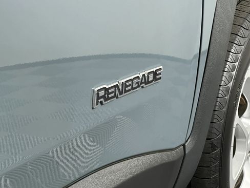 Used 2018 Jeep Renegade Latitude image 17