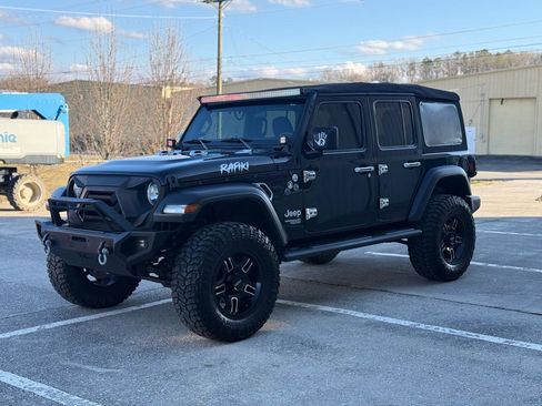 Used 2019 Jeep Wrangler Unlimited Sport S image 9