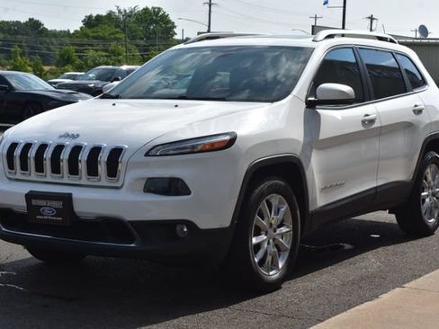 Used 2017 Jeep Cherokee Limited AWD/4WD image 13