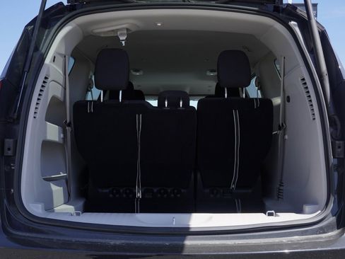 Used 2023 Chrysler Voyager LX image 6