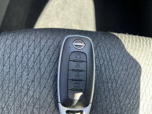 Used 2025 Nissan Rogue SV AWD/4WD image 22