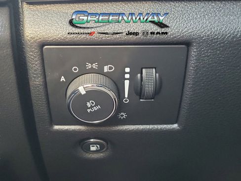 Used 2019 Jeep Grand Cherokee Laredo w/ Laredo X Package image 23