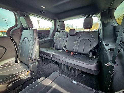 New 2026 Chrysler Pacifica Select image 33