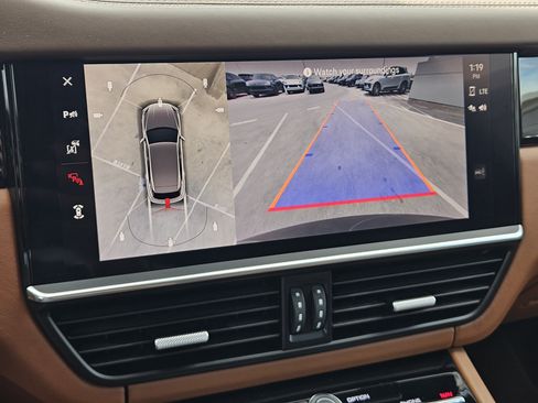 Certified 2022 Porsche Cayenne E-Hybrid AWD/4WD image 18