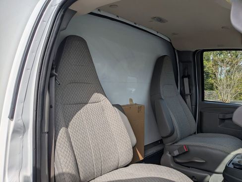 New 2025 Chevrolet Express 4500 Extended w/ Power Convenience Package image 15