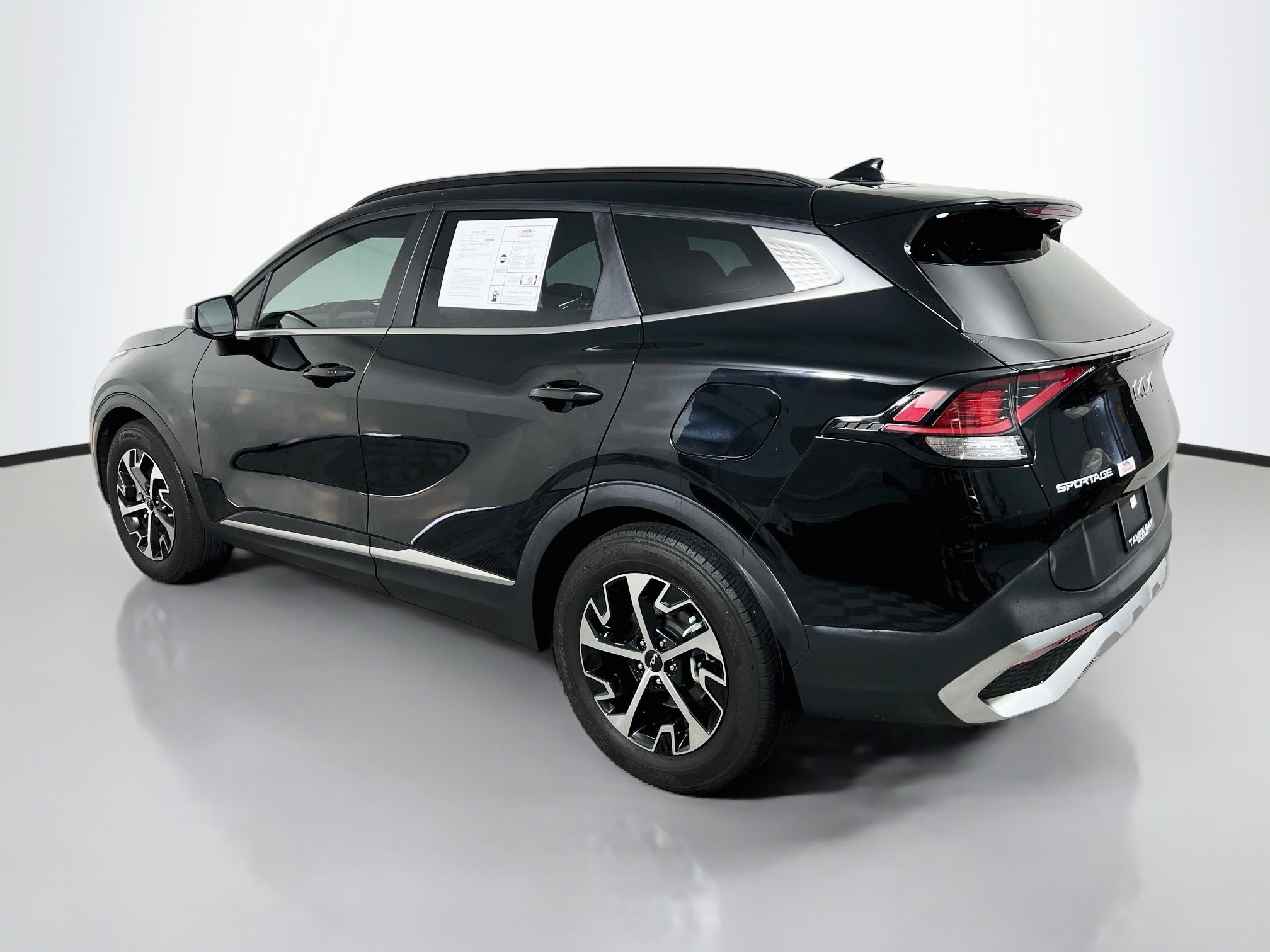 Used 2025 Kia Sportage EX w/ Premium Package FWD image 8