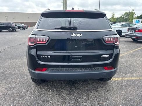 Used 2018 Jeep Compass Latitude w/ Popular Equipment Group AWD/4WD image 4
