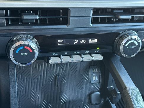 Used 2025 Toyota Tacoma SR5 AWD/4WD image 18