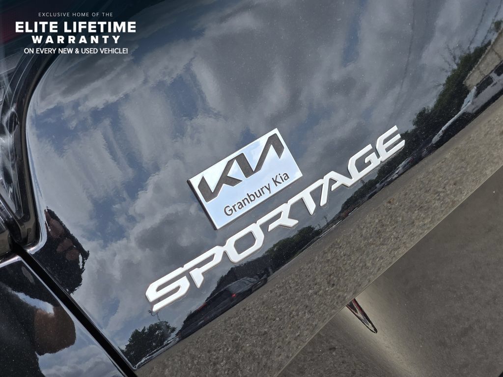 Certified 2026 Kia Sportage SX AWD/4WD image 9
